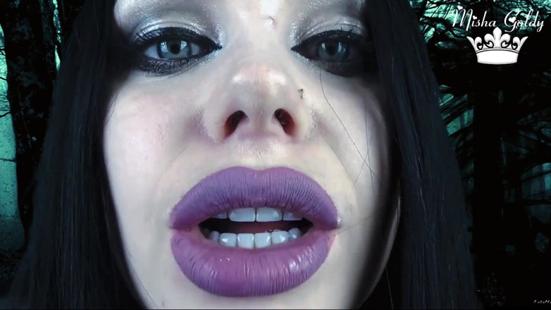 Goddess Misha Goldy: เจ้าหญิงแห่งความมืดจะกัดกินเธอชิ้นต่อชิ้น