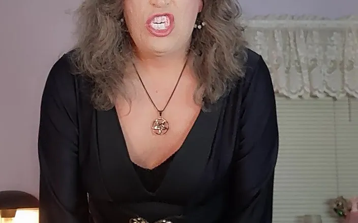 Victoria Lecherri: Happy Halloween from Countess Victoria Queen of the Damned!