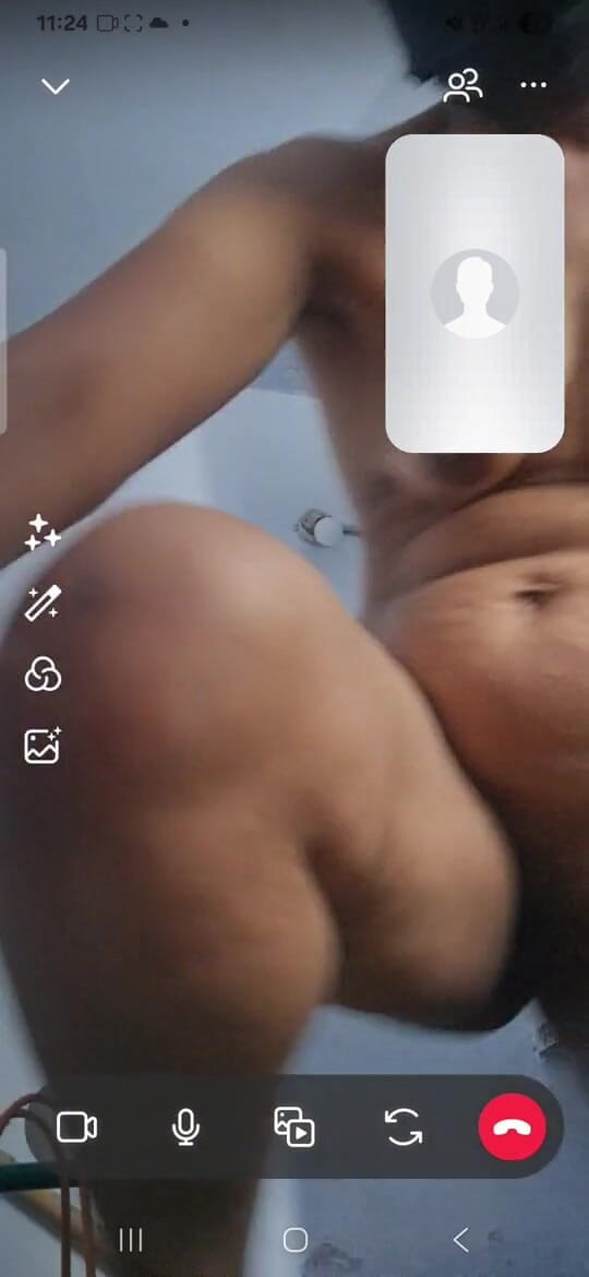 Jayaselvi: Tamil dorpstante sexy videogespreksdienst in telegram
