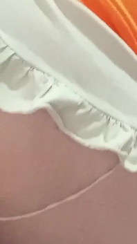 Je me sens bien en train de baiser un énorme gode épais.