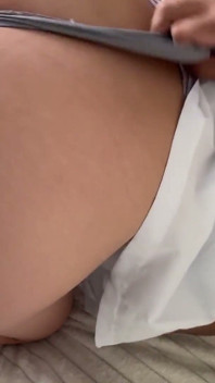La Mia Piccola Ragazza Da Scuola Mi Viene a Trovare a Casa in Divisa Scolastica E Inizia a Succhiare E Scopare Come Un Cane
