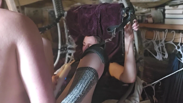 VinnyMacNDelilah: MILF Gets Pounded in Fuck Chair