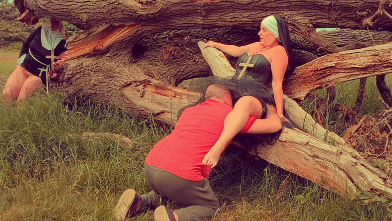 The adventures of Kylie Britain: Sentuhan kulit