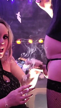 Blowjob merokok: godaan halloween