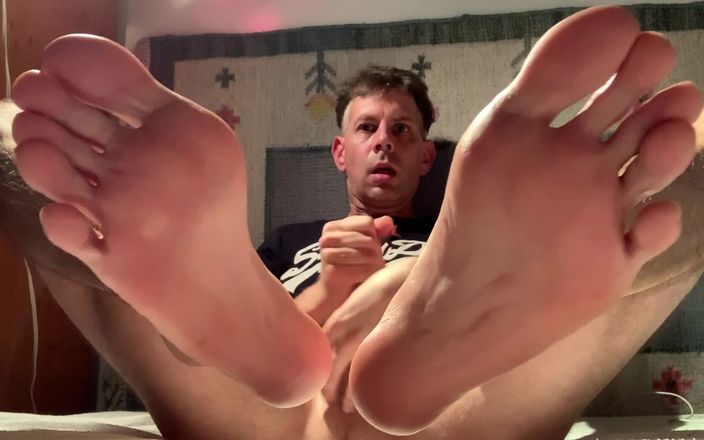 Chris Ftlvr: Je montre mes pieds, je me lèche et je jouis