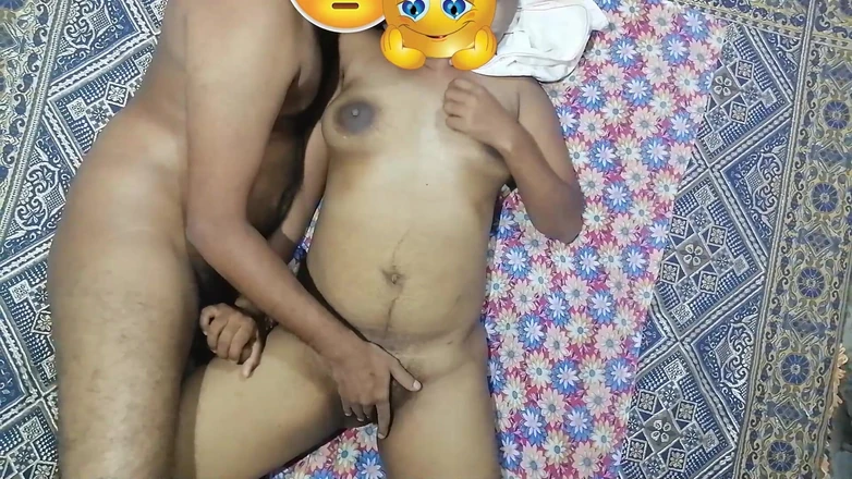 Sweety In Bed: Indain Desi, Beautiful Wife