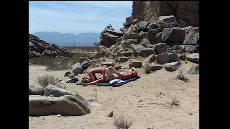 Out Sexxx: Nudista in Spiaggia
