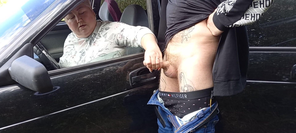 Zona901: Dojrzała milf siedząca w samochodzie publicznie szarpie mojego penisa do...