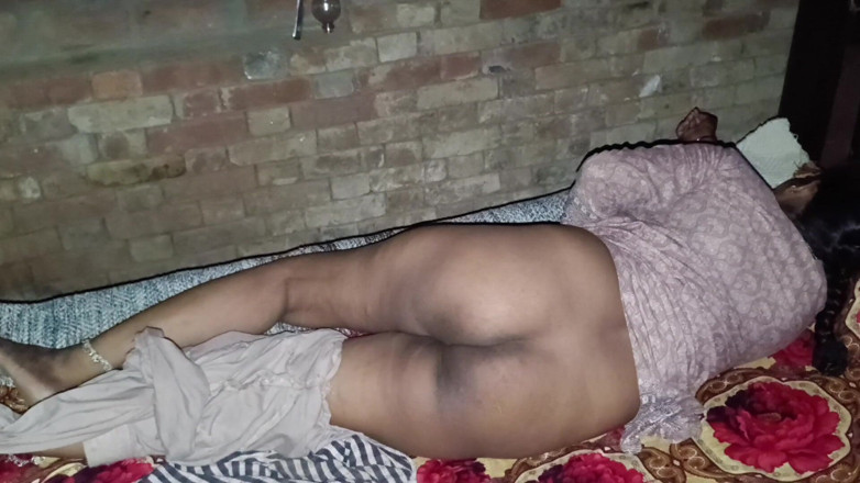 Bhabhi UP: Keluarga datang dan menghantar saya pergi dan mengongkek saya dengan...
