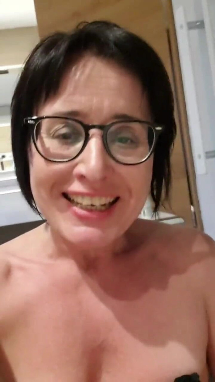 JulieEroticDress: Hook play e Glas dildo per enorme squirt