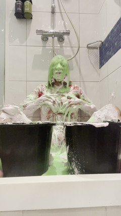 CALLIE ROKS: 얼굴에 분홍색 파이와 내 머리 위에 건지 양동이