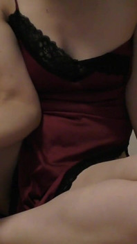 Zralá žena, která nemůže přestat masturbovat s kluzkou šťávou Zoom vibrátor masturbace dva -