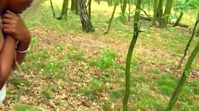 NAUGHTYPOLSKA: BBC Język rozciąga blond cipkę Szeroko w Dzikim Lesie Lickfest