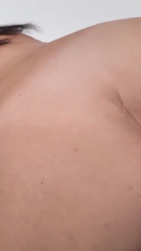 208 - 1 bombasse baise pour un creampie