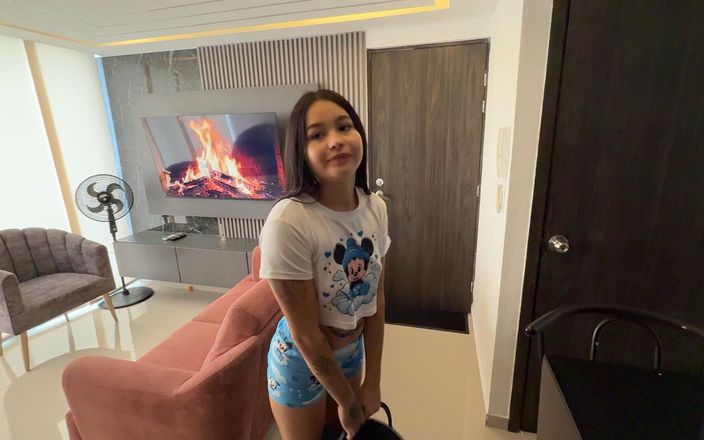 JhonAndSara: Jiran jalang minta saya mandi di apartmen saya sebagai satu-satunya...