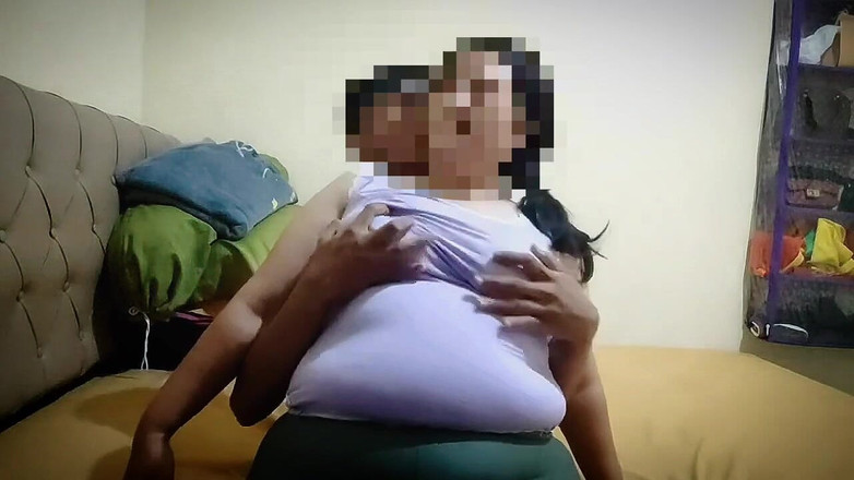 my_wife_chubby: Proszę, usatysfakcjonuj moją mokrą cipkę. Jestem taka napalona.