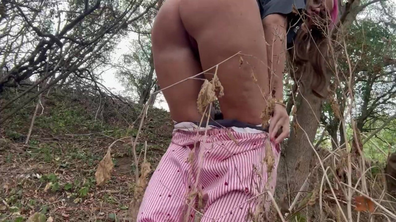 Pinkbabygx: Close up Roadside Pee While Being Watched