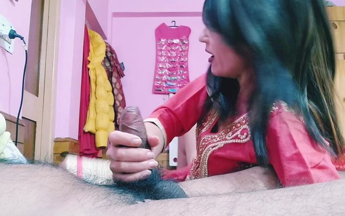 Bolly Karma: 발정난 밀프 마누라에게 유혹당하는 프로 모델