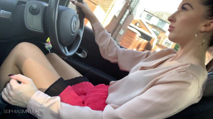 SophiaSmithUK: No seatbelt
