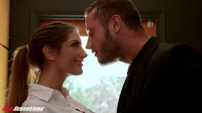 New Sensations: Ateşi yeniden alevle kaplıyor