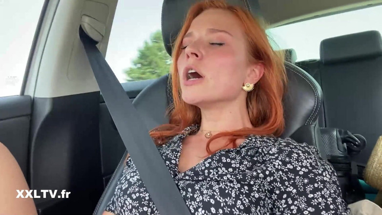 XXLTVFR: Clemence Audiard se masturba en el coche