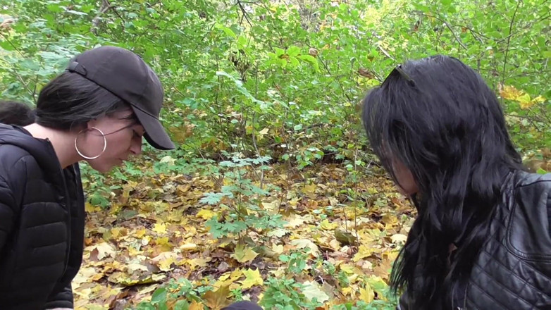 Femdom Austria: Sesi meludah di hutan