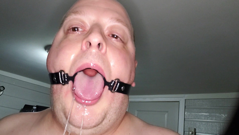 Charlieboy69: Đút sâu vào cổ họng một dương vật giả 7 inch...