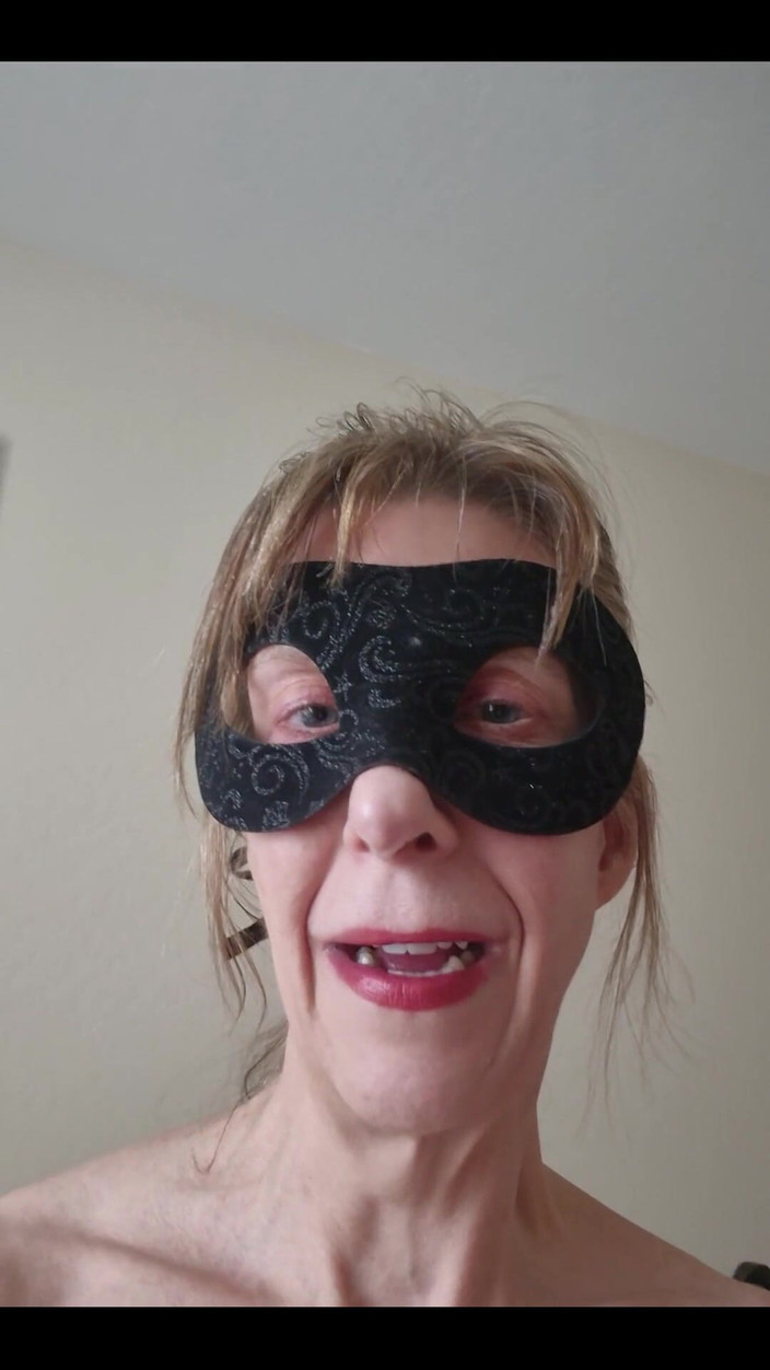 SilkNSin: Зрелая в маске