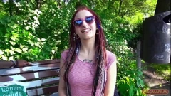 Alemão Emo Menina Com Dreadlocks E Piercings