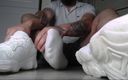 Hunky time: Papa Sneakers sokken voetfetosh dom