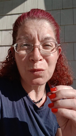 Elianna: Apenas sentado do lado de fora pensando