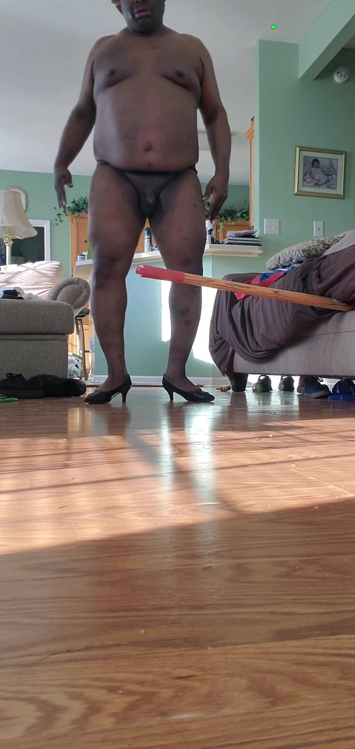 DURABLE PAPYRUS93: ほうきを吸う