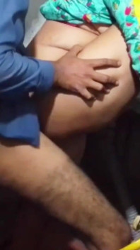 Sex cu înregistrare de acasă cu soție amatoare călărind pula și futai pe la spate