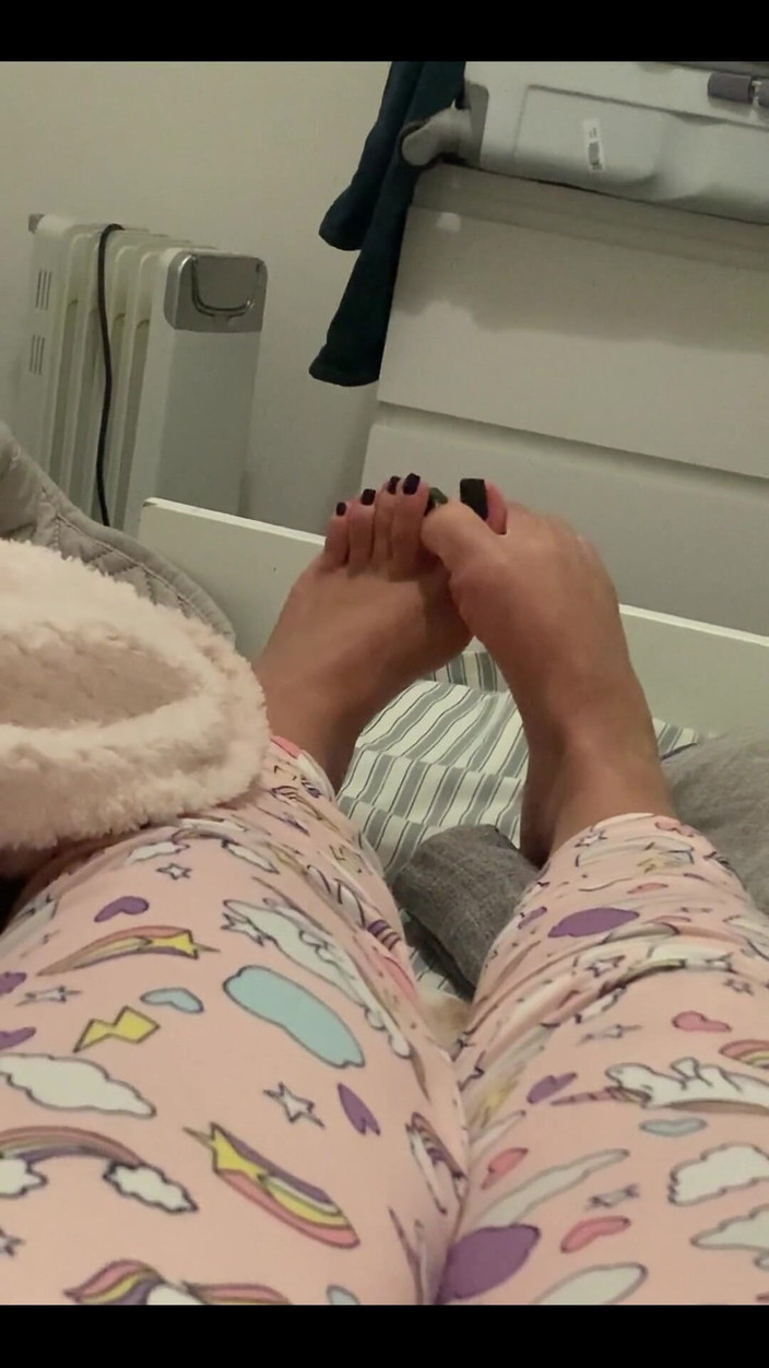 KiffaFeet: Swallen yorgun parmaklar