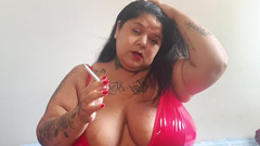 Mary Jhuana: Fumando Com Peitos De Fora