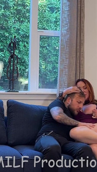 Zabawkowy chłopiec prowadzi Rachel Steele do dzikiego orgazmu squirting