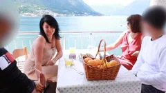 Extrême en public ! J'ai sorti sa bite géante au milieu du restaurant...