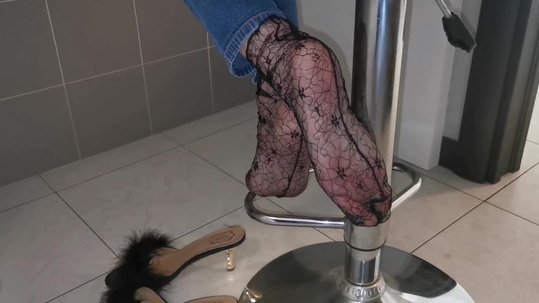 Yvonne: Присвячується любителям нейлонних підошв