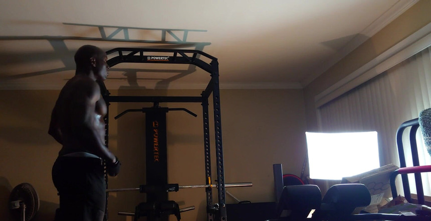 Hallelujah Johnson: Тренировка сопротивления сегодня на моем фитнес-путешествии я нашел мотиватор динамик Джим Рон это помогает много