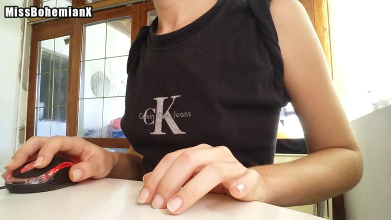 Miss Bohemian X: Impatient nail tapping while working on my laptop - MissBohemianX