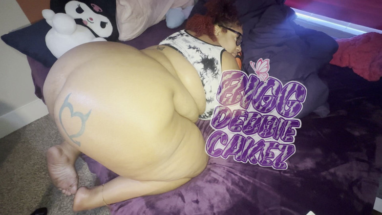 Biggdebbiecakez: Sembahlah pantat dan kaki ini