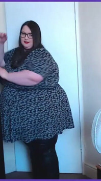 Ssbbw string- en pantymodeshow