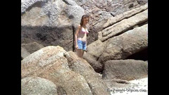 The Female Orgasm: Genie bunny pengen masturbasi di pantai