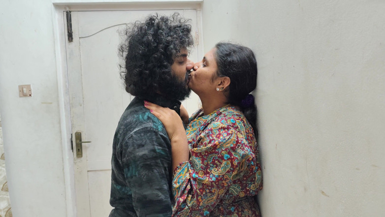 Vaigavarun45: เซ็กส์ในห้องกับดูดควยและเย็ดร้อนแรงกับสาวมะลู