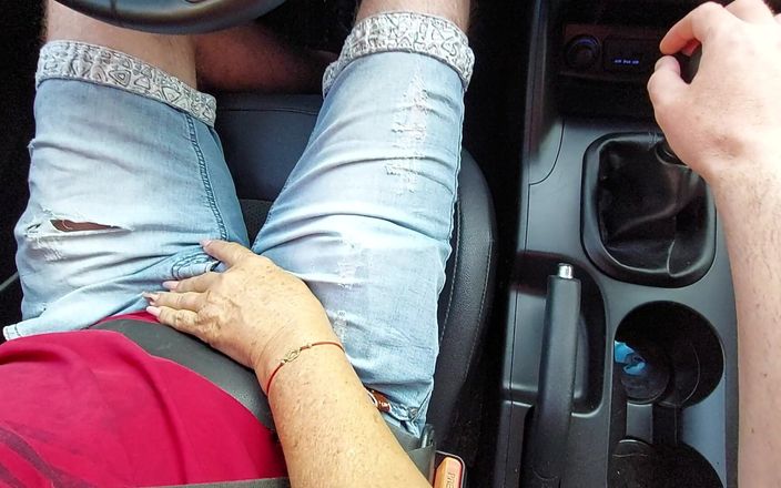 Step Mommy: Madrasta provocando seu enteado em público e brincando com seu...