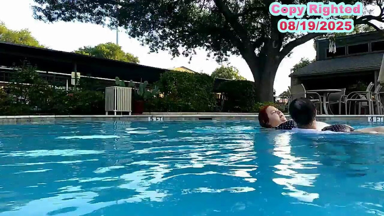 BBW nurse Vicki adventures with friends: Y tá Vicki và Harry đẹp trai đang có nụ hôn vui...