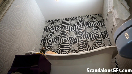 Scandalous GFs: Stepdad Fucking My Stepsister in the Clan Bathtub
