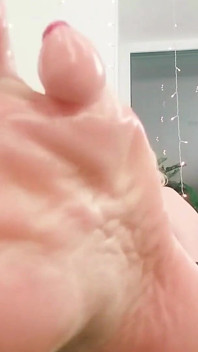 Fetiche por pés, dominadora, vídeo pov - descalça linda amante Arya Grander