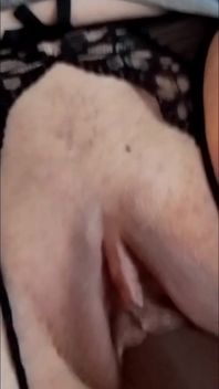 Grosser Dildo Spritzt