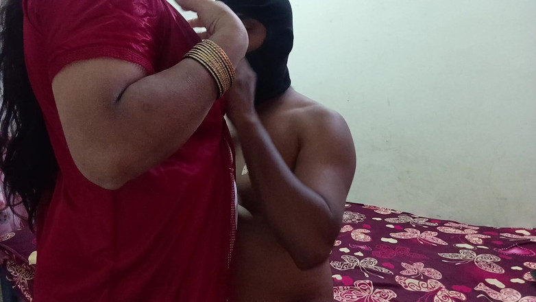 Muruga: 타밀 소년과의 타밀 아줌마 섹스